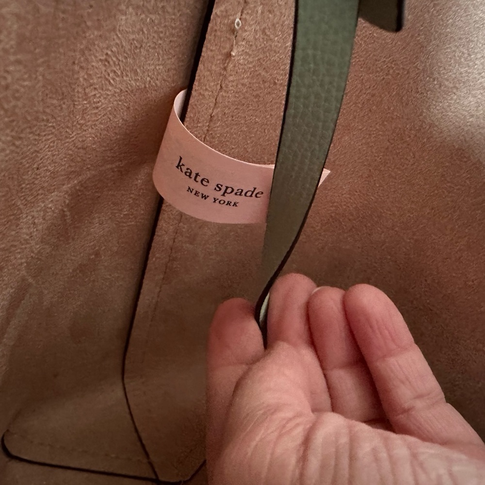 Large Kate Spade leather tote with matching zipper pouch. - Picture 7 of 10